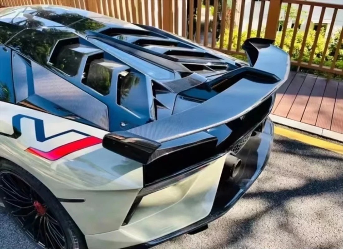 High Quality Fast Delivery Whole Sale Price Dry Carbon Fiber SVJ Style Engine Hood Body Kits for  Aventador Car Hood